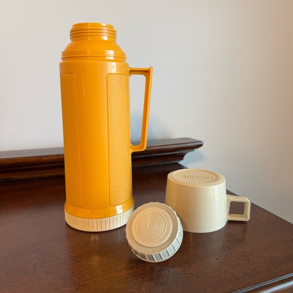 Vintage Thermos, lunch box size, Mustard yellow, 1970's, Glass liner - Picture 1 of 14